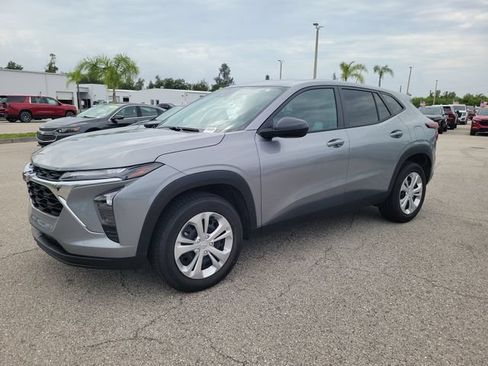 Used 2026 Chevrolet Trax LS FWD image 2