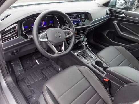 Used 2024 Volkswagen Jetta SE w/ Panoramic Sunroof Package image 11