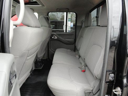 Used 2017 Nissan Frontier SV w/ SV Value Truck Package AWD/4WD image 11