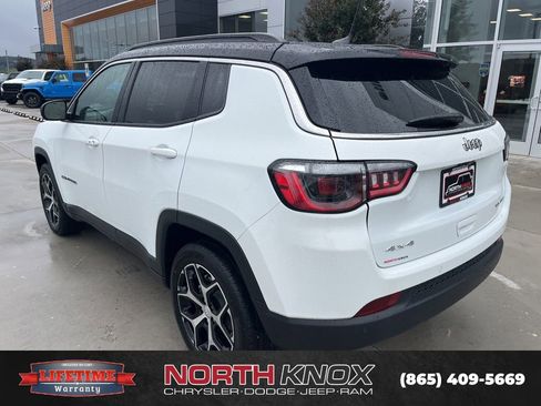 Used 2024 Jeep Compass Limited image 17