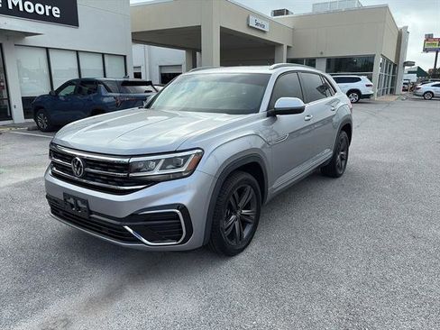Used 2021 Volkswagen Atlas Cross Sport SE w/ Panoramic Sunroof Package image 3