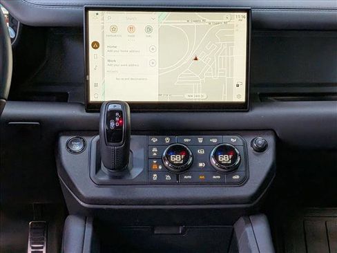 Used 2025 Land Rover Defender 110 image 10