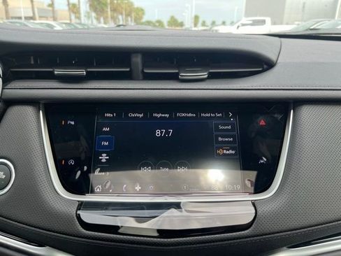 New 2025 Cadillac XT6 Luxury image 17