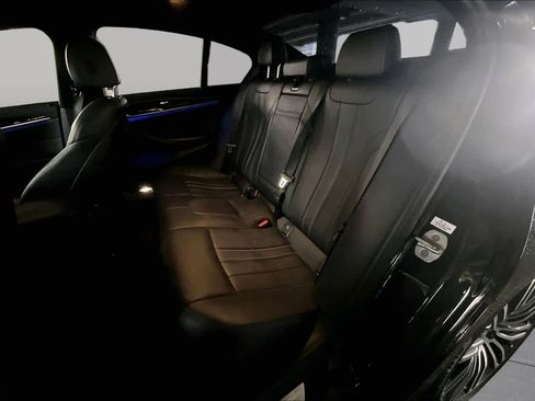 Used 2020 BMW 530i w/ M Sport Package RWD image 18