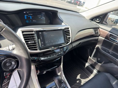 Used 2017 Honda Accord EX-L image 11