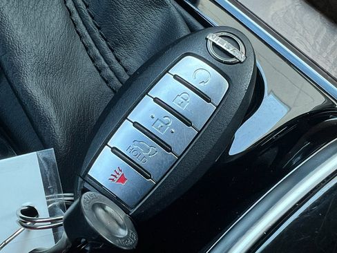 Used 2023 Nissan Armada SL image 34