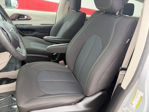 Used 2023 Chrysler Voyager LX FWD image 35
