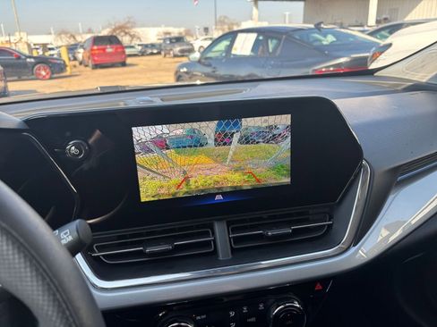 Used 2025 Chevrolet Trax LT image 22