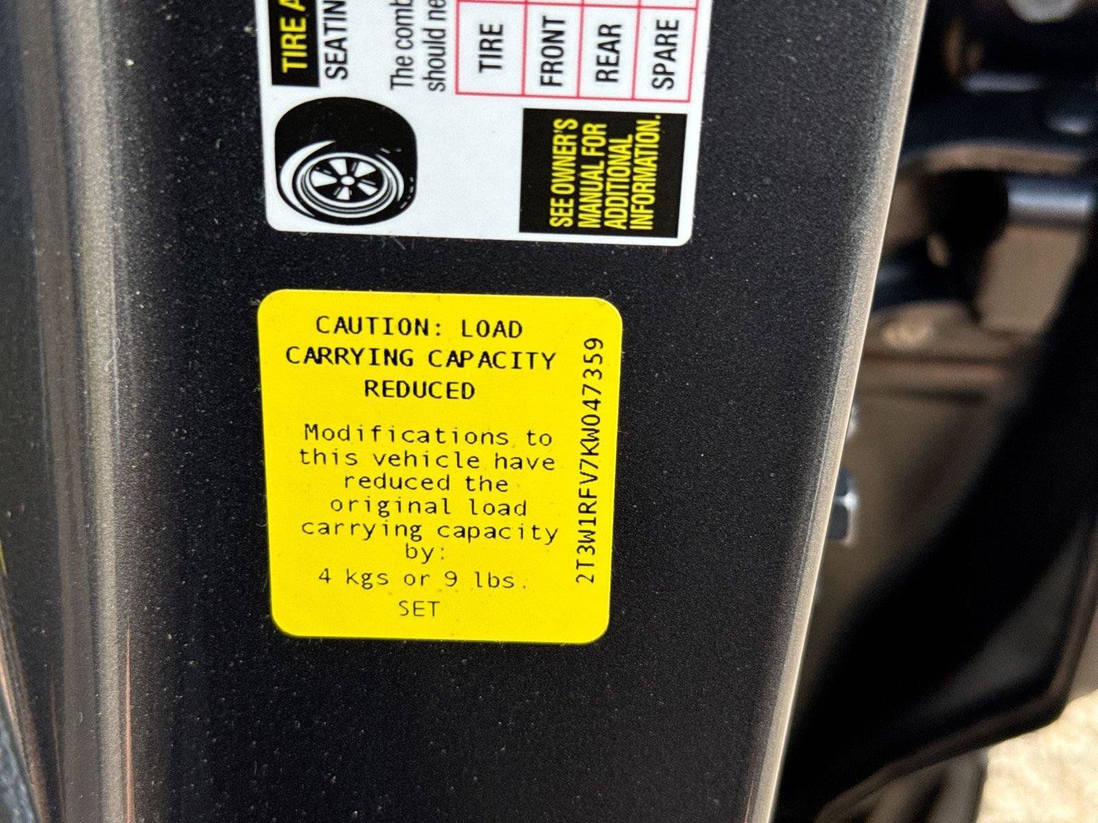 Used 2019 Toyota RAV4 XLE w/ Convenience Package FWD image 28