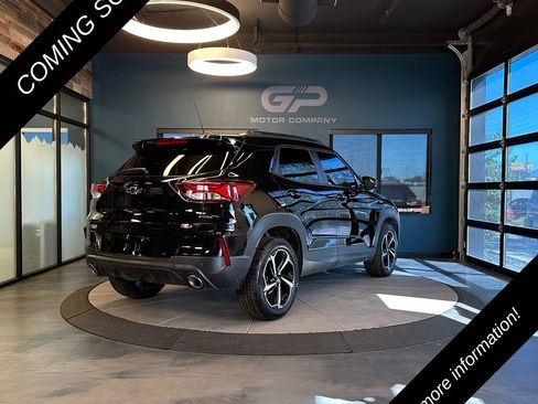 Used 2022 Chevrolet TrailBlazer RS w/ Convenience Package FWD image 3