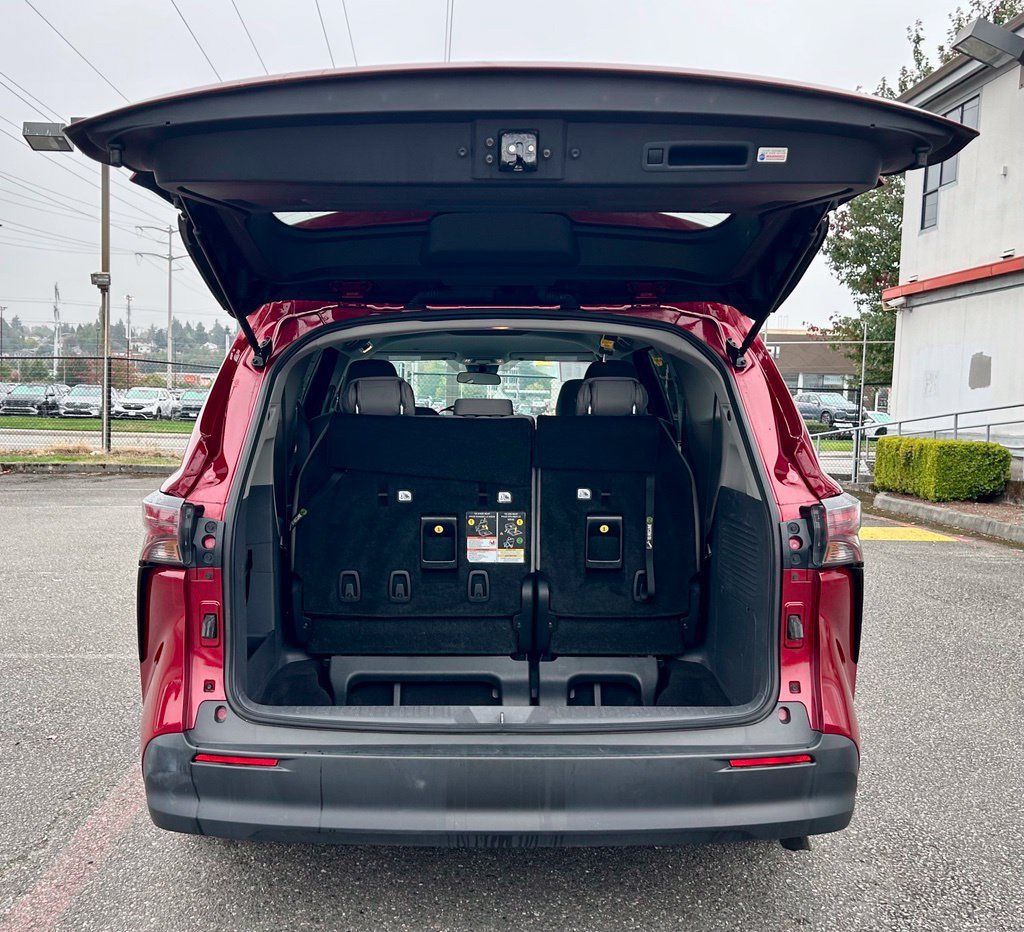 Certified 2024 Toyota Sienna LE AWD/4WD image 28