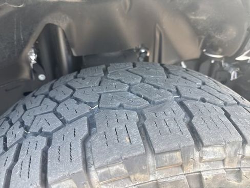 Used 2021 Jeep Gladiator Overland w/ Popular Equipment Package image 10