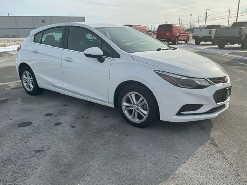 Used 2018 Chevrolet Cruze LT w/ Convenience Package image 1