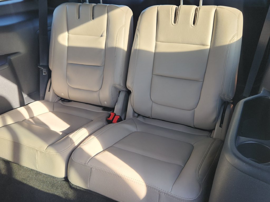 Used 2018 Ford Explorer XLT w/ Equipment Group 202A FWD image 24