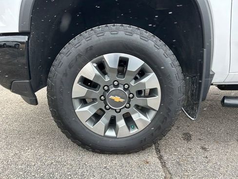 Used 2025 Chevrolet Silverado 2500 Custom w/ Custom Value Package image 10