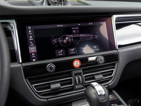 Certified 2026 Porsche Macan AWD/4WD image 35