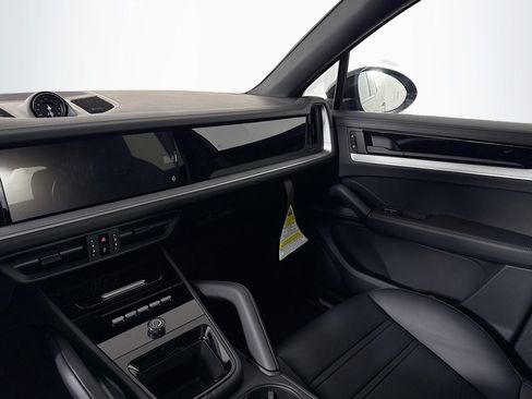 Certified 2026 Porsche Cayenne S AWD/4WD image 17