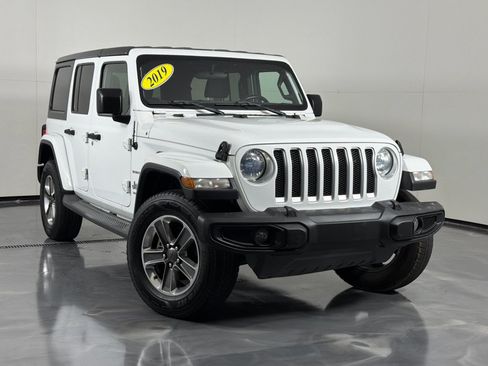 Used 2019 Jeep Wrangler Unlimited Sahara AWD/4WD image 2