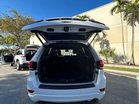 Certified 2021 Jeep Grand Cherokee Laredo X image 35