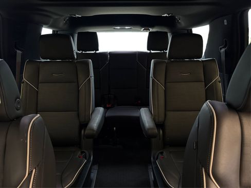 Certified 2024 Cadillac Escalade Premium Luxury image 19