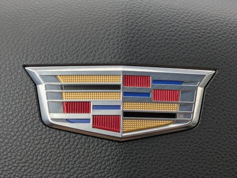 Used 2024 Cadillac XT4 Premium Luxury image 38