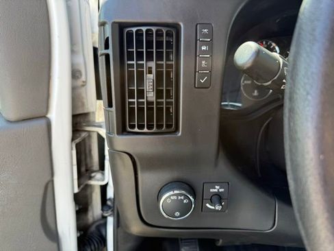 Used 2015 Chevrolet Express 2500 RWD image 16