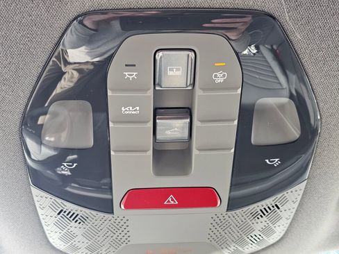 New 2026 Kia EV9 Land image 18