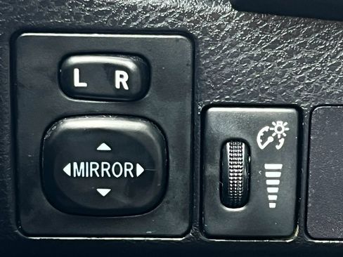 Used 2018 Toyota Corolla LE w/ Body Protection Package FWD image 40