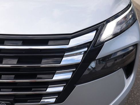 Certified 2025 Nissan Rogue SV AWD/4WD image 13