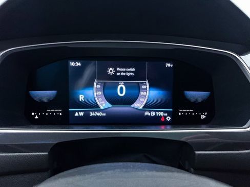 Used 2022 Volkswagen Tiguan SE R-Line image 31