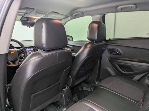Used 2021 Chevrolet Trax LT AWD/4WD image 18