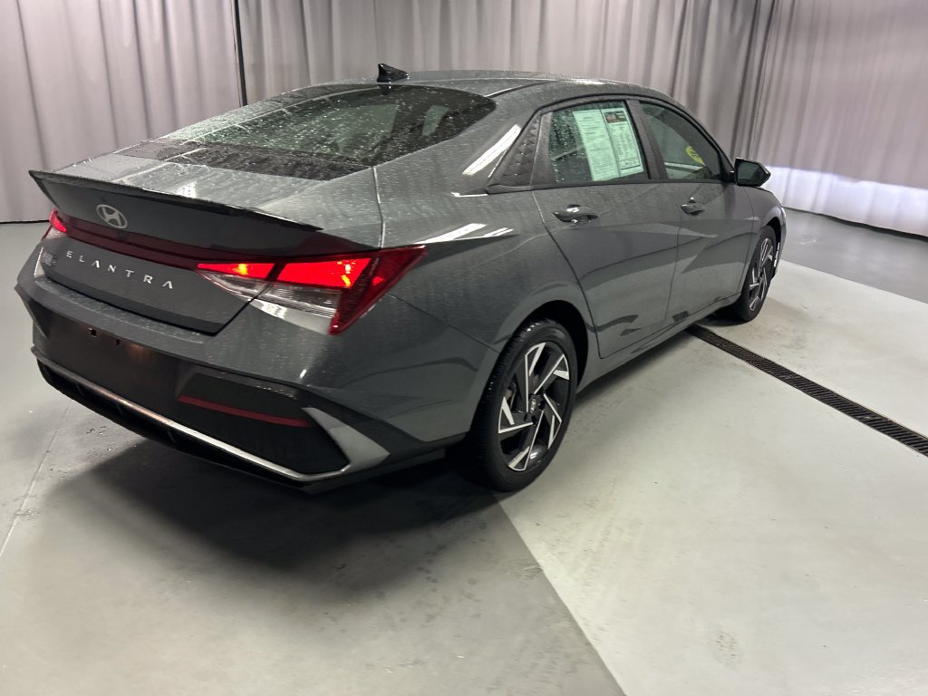 Used 2025 Hyundai Elantra Sport FWD image 7