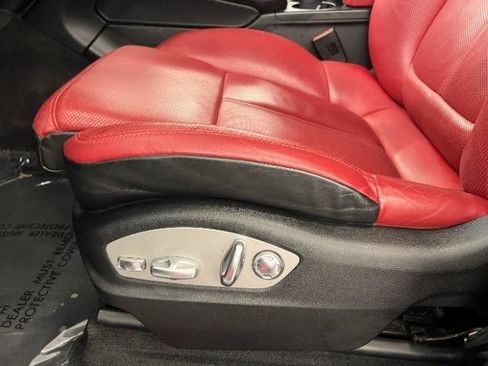 Used 2018 Porsche Macan AWD/4WD image 37