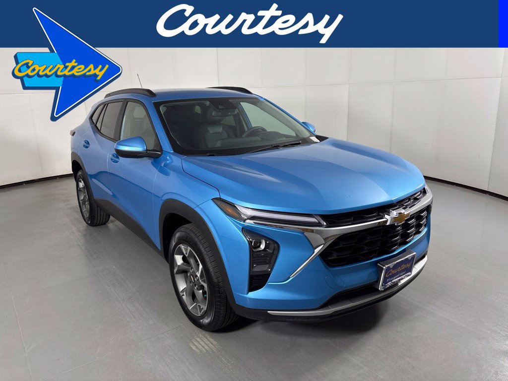 Used 2025 Chevrolet Trax LT FWD image 1