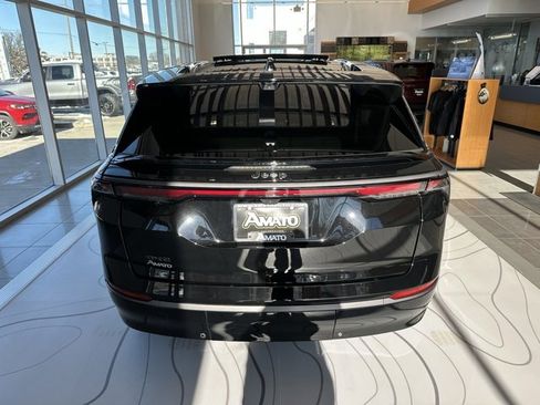 Used 2025 Jeep Wagoneer S Launch Edition image 7