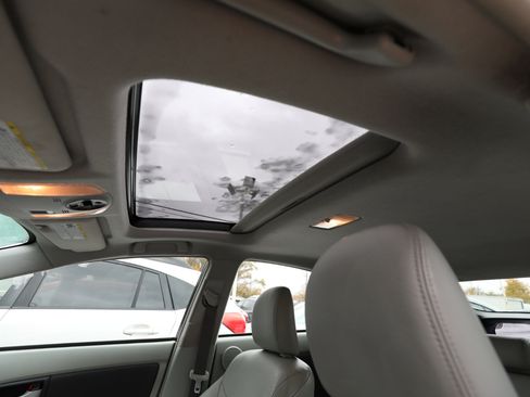 Used 2010 Toyota Prius Five image 16