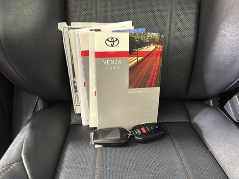 Used 2024 Toyota Venza Limited AWD/4WD image 23
