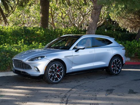 Used 2021 Aston Martin DBX image 25