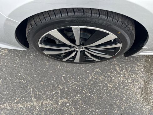 Used 2020 Nissan Altima 2.5 Platinum AWD/4WD image 2