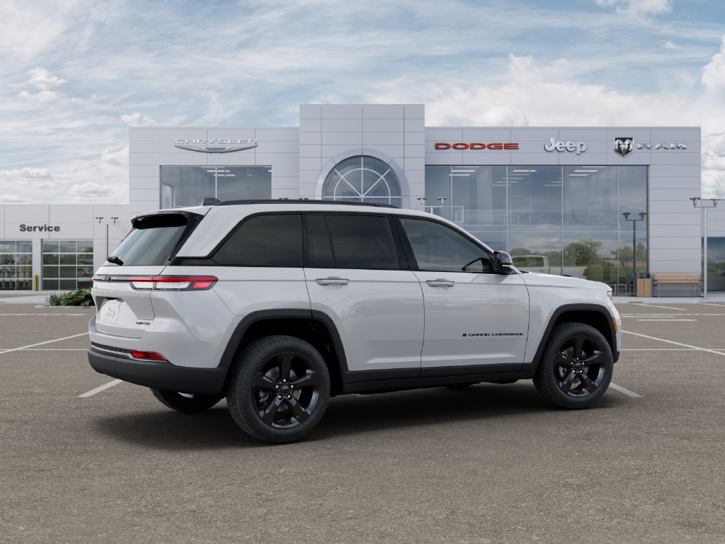 New 2025 Jeep Grand Cherokee Limited w/ Black Appearance Package AWD/4WD image 4