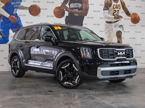 Used 2024 Kia Telluride S w/ S Sunroof Package image 2