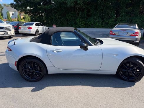 Used 2016 MAZDA MX-5 Miata Club RWD image 23
