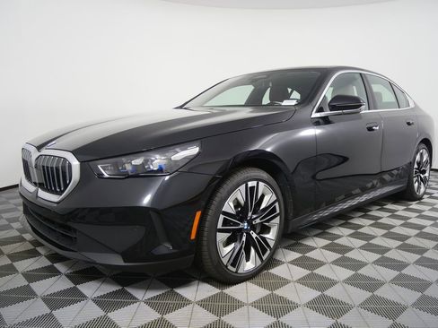 Certified 2025 BMW 530i image 8