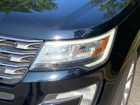 Used 2017 Ford Explorer Limited FWD image 5