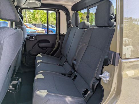 Used 2025 Jeep Wrangler Unlimited Sahara w/ Safety Group AWD/4WD image 16