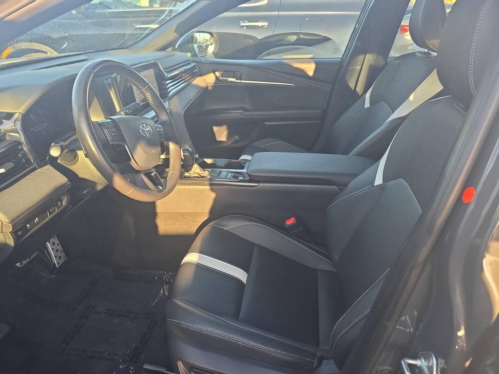 Used 2025 Toyota Camry SE w/ Convenience Package FWD image 8