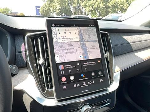 Certified 2025 Volvo XC90 B6 Core w/ Climate Package image 23