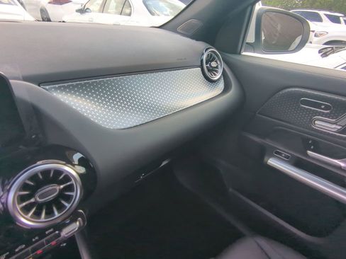 Used 2026 Mercedes-Benz GLA 250 image 4