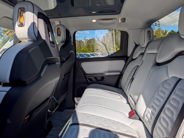 Used 2022 Rivian R1T Adventure AWD/4WD image 17