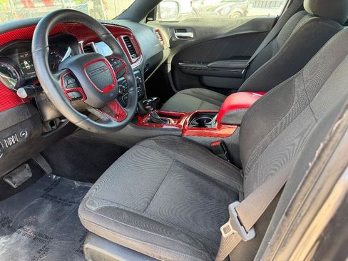 Used 2017 Dodge Charger SXT w/ Blacktop Package RWD image 9